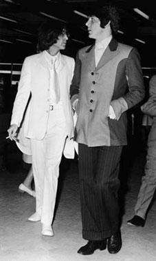 John and Paul announcing Apple, New York (1968)