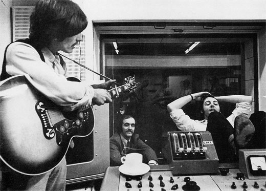 George, unknown and Paul, White Album Sessions, Abbey Road Studios (1968)